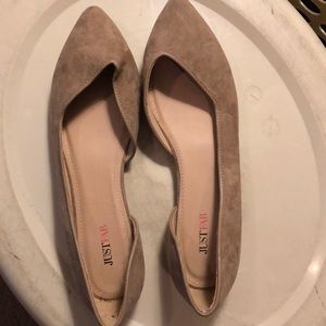 Tan pointed flats